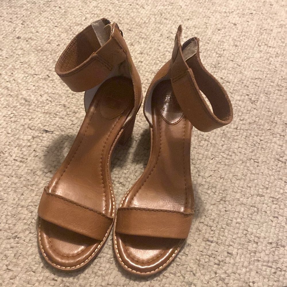 Frye "Brielle" Sandals Womens 8M Brown Tan Leather Block Heel